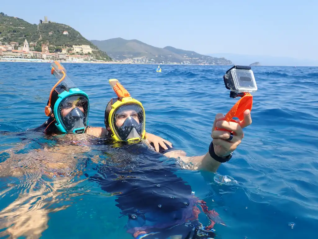 Woman and man in the sea with Aria Full Face Snorkeling Mask making a selfie