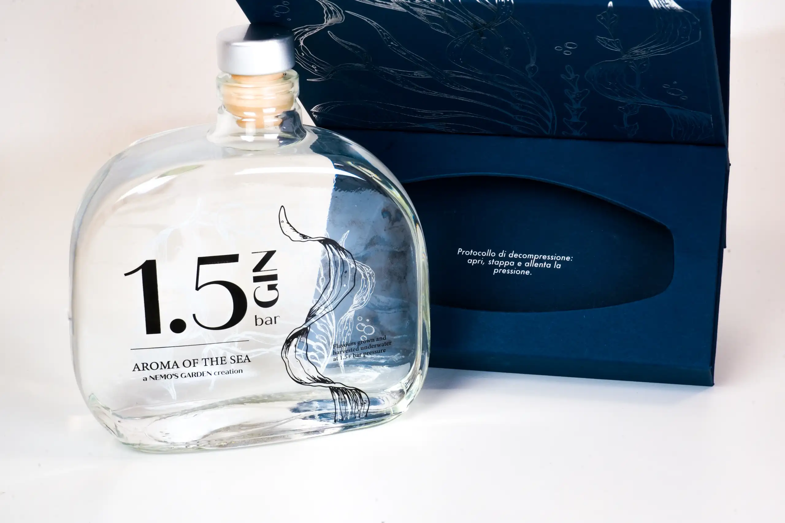 1.5 Gin Bar next to its packaging
